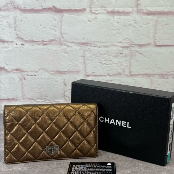 CHANEL Metallic Aged Calfskin Quilted Reissue Yen Wallet Bronze - Picture 1 of 14